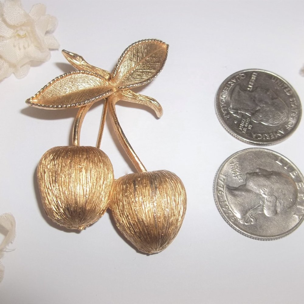 PRICE FIRM - VINTAGE Brooch, Sarah Coventry Brooch, Gold Cherry Brooch 8338 - Picture 2 of 7